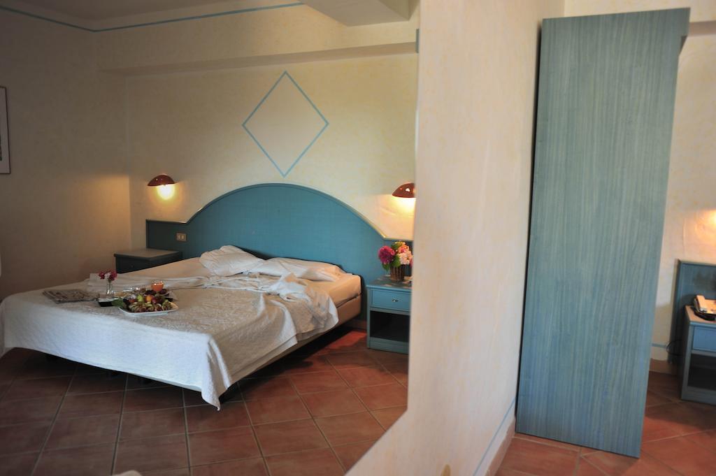 Hotel Micalosu Cannigione Exterior photo
